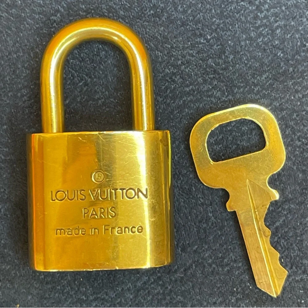 Vintage Louis Vuitton 320 Lock & Key!